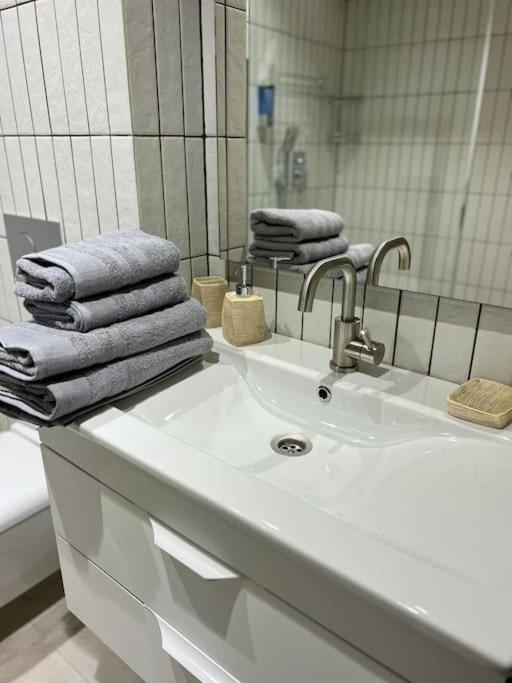 2 Bedroom On Ismail Corner Stefan Cel Mare, New Apartment, Chisinau Center! Exterior foto